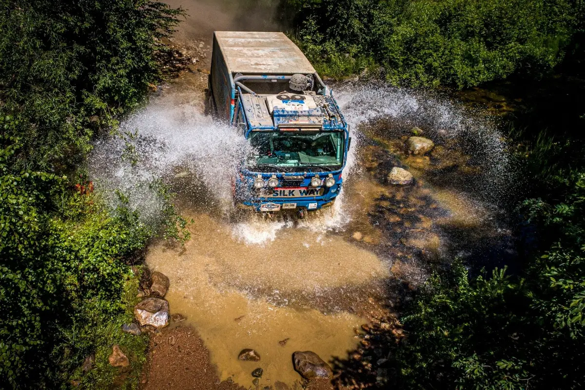 Silk Way Rally 2019-2. Al-Attiyah (Toyota) e Sunderland (KTM) (14)