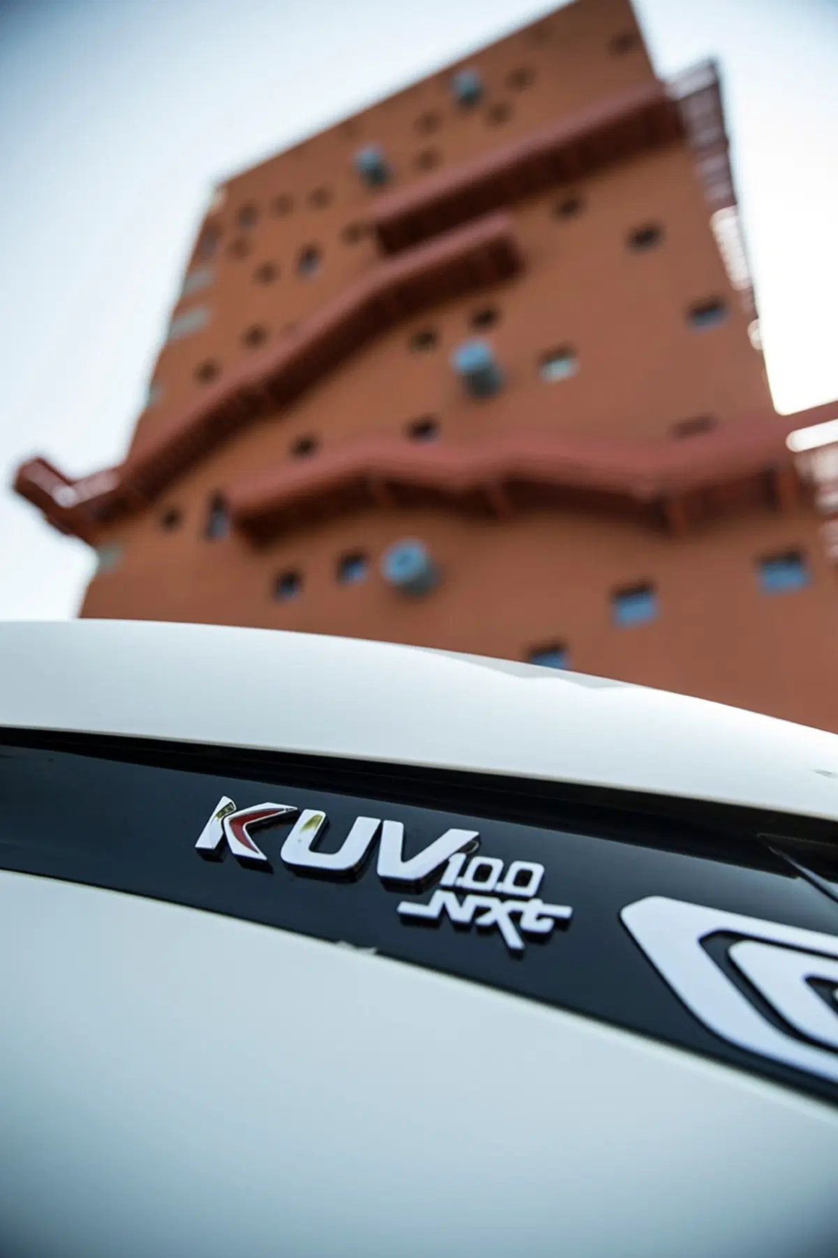 Nuovo KUV100 NXT: il restyling del city SUV Mahindra da 10.000 € [video foto gallery] (3)