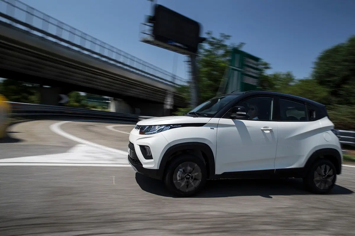 Nuovo KUV100 NXT: il restyling del city SUV Mahindra da 10.000 € [video foto gallery] (5)