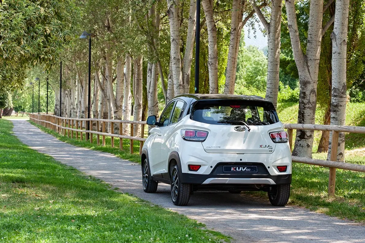 Nuovo KUV100 NXT: il restyling del city SUV Mahindra da 10.000 € [video foto gallery] (6)