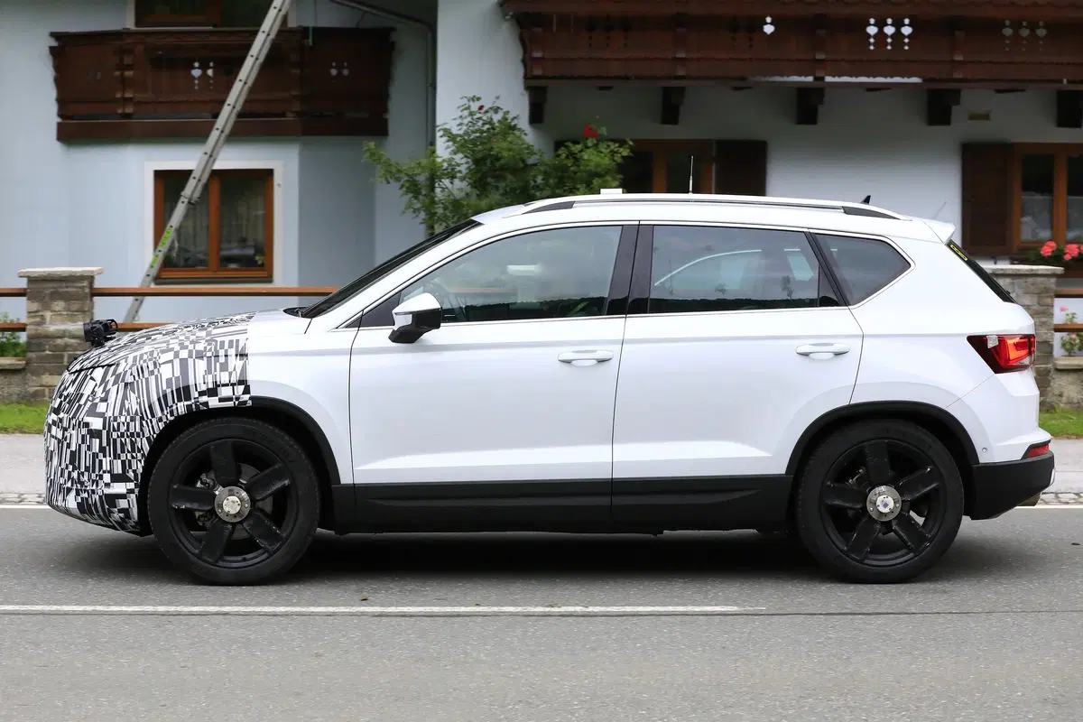 Seat Ateca restyling, le foto spia (9)