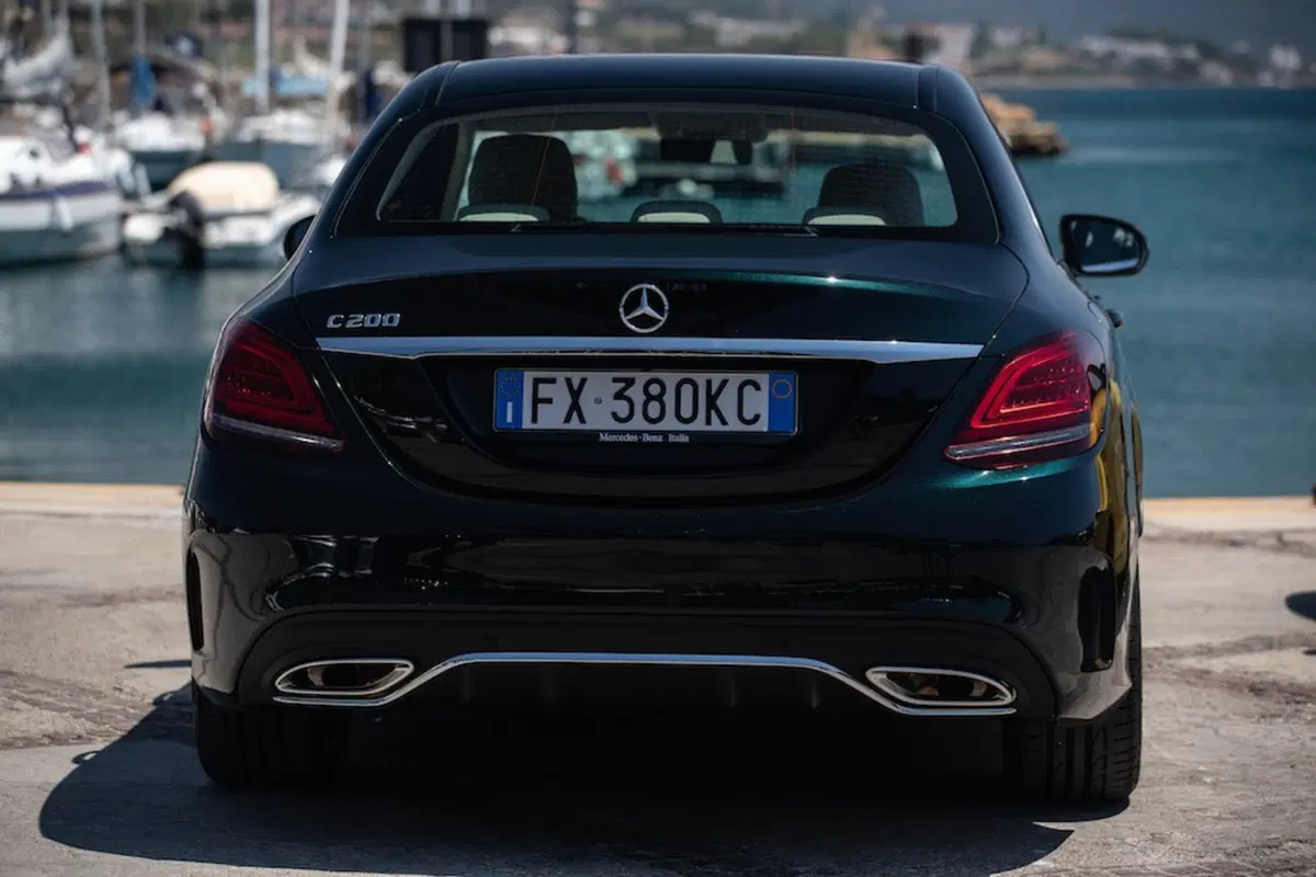 Mercedes: tutta l’emozione del concetto Sedan (3)