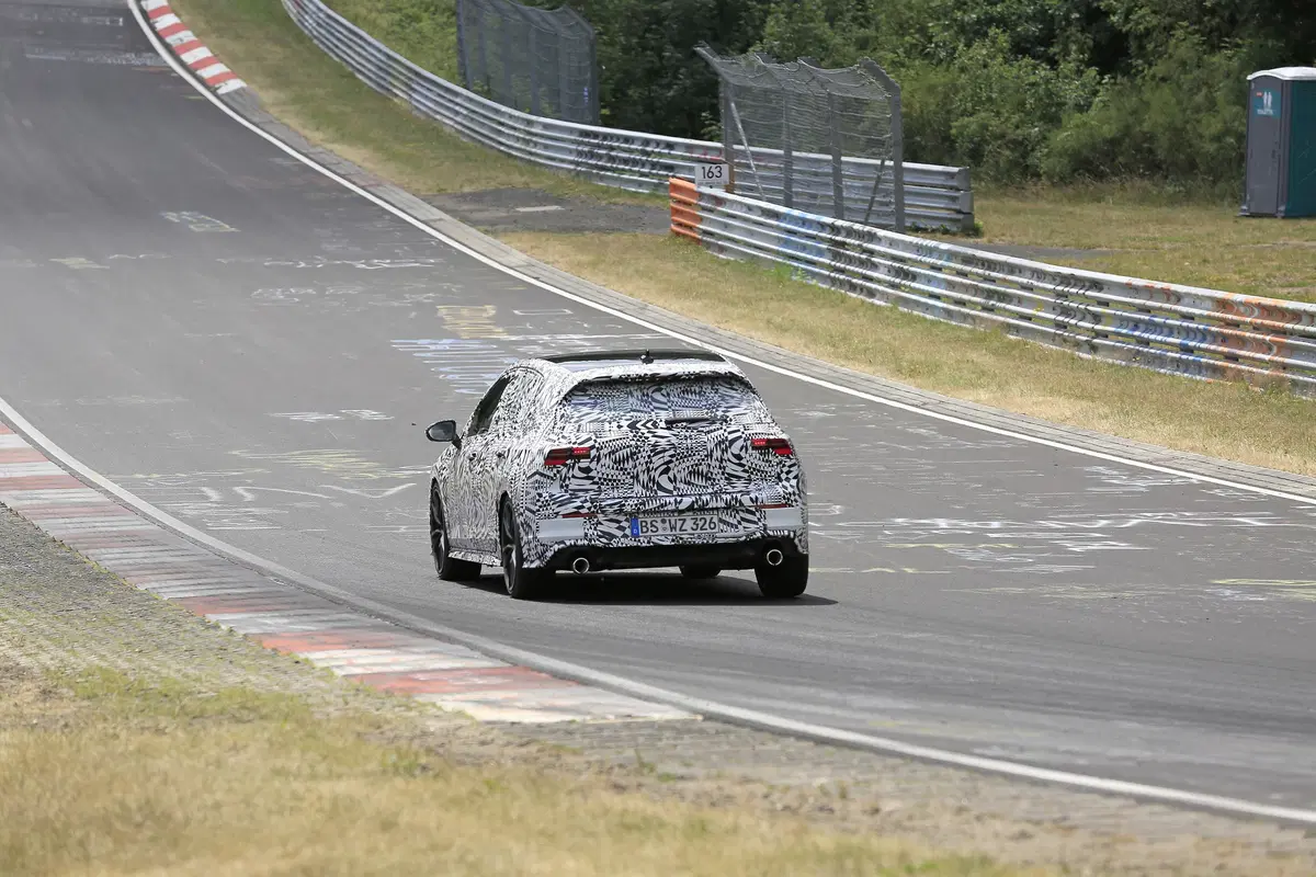 Volkswagen Golf GTI, le foto spia al Nürburgring (5)