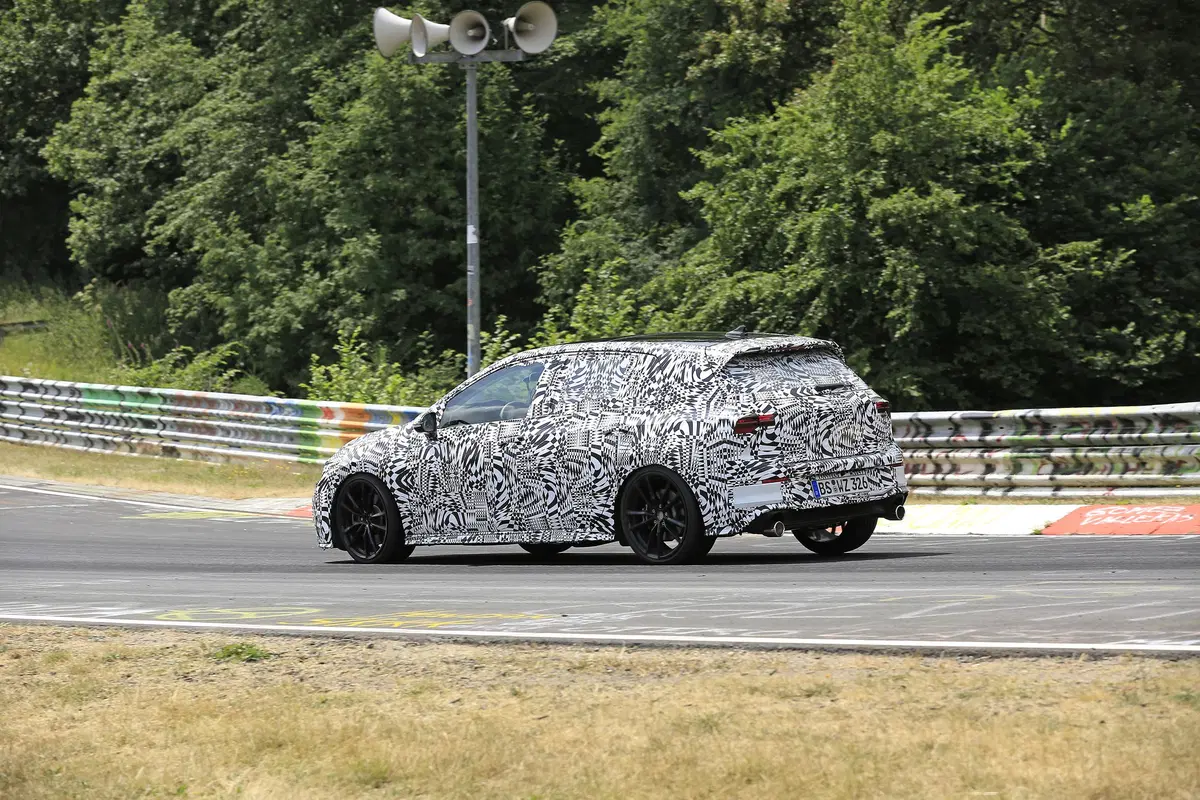 Volkswagen Golf GTI, le foto spia al Nürburgring (8)