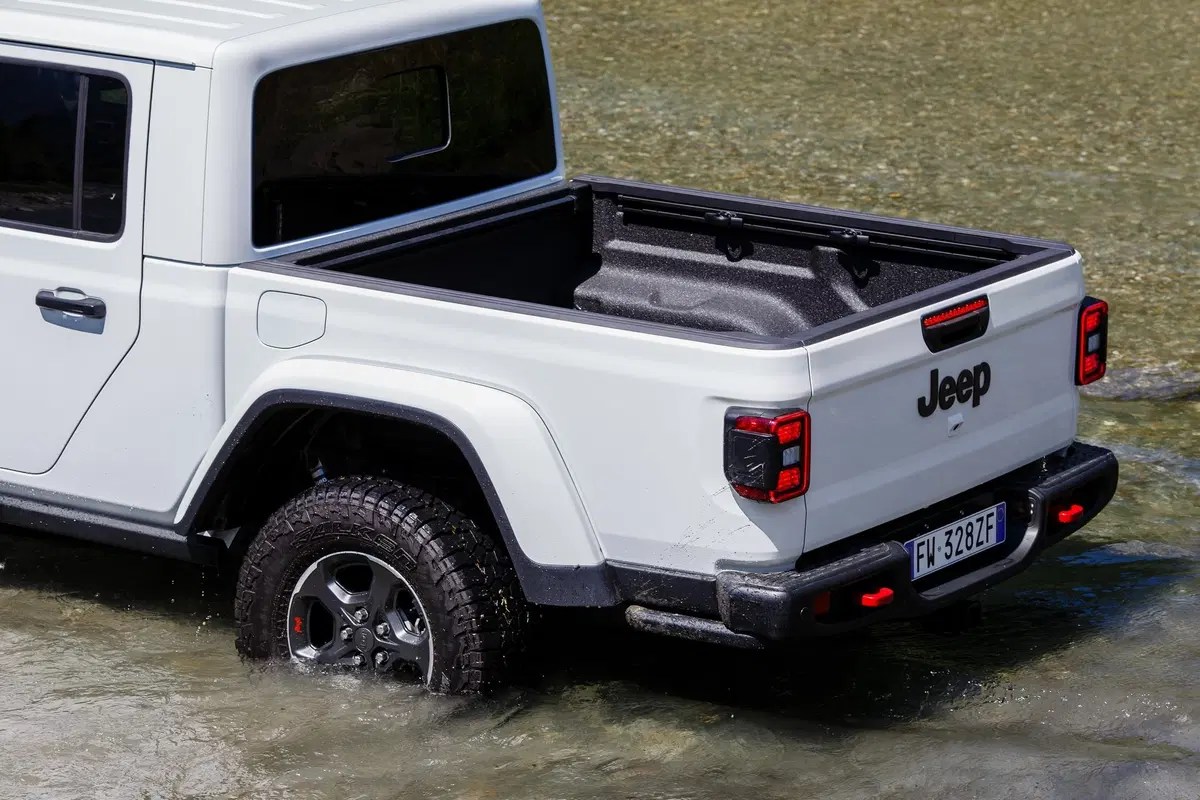 Jeep Gladiator 2020: il ritorno del pick-up americano [Video] (5)