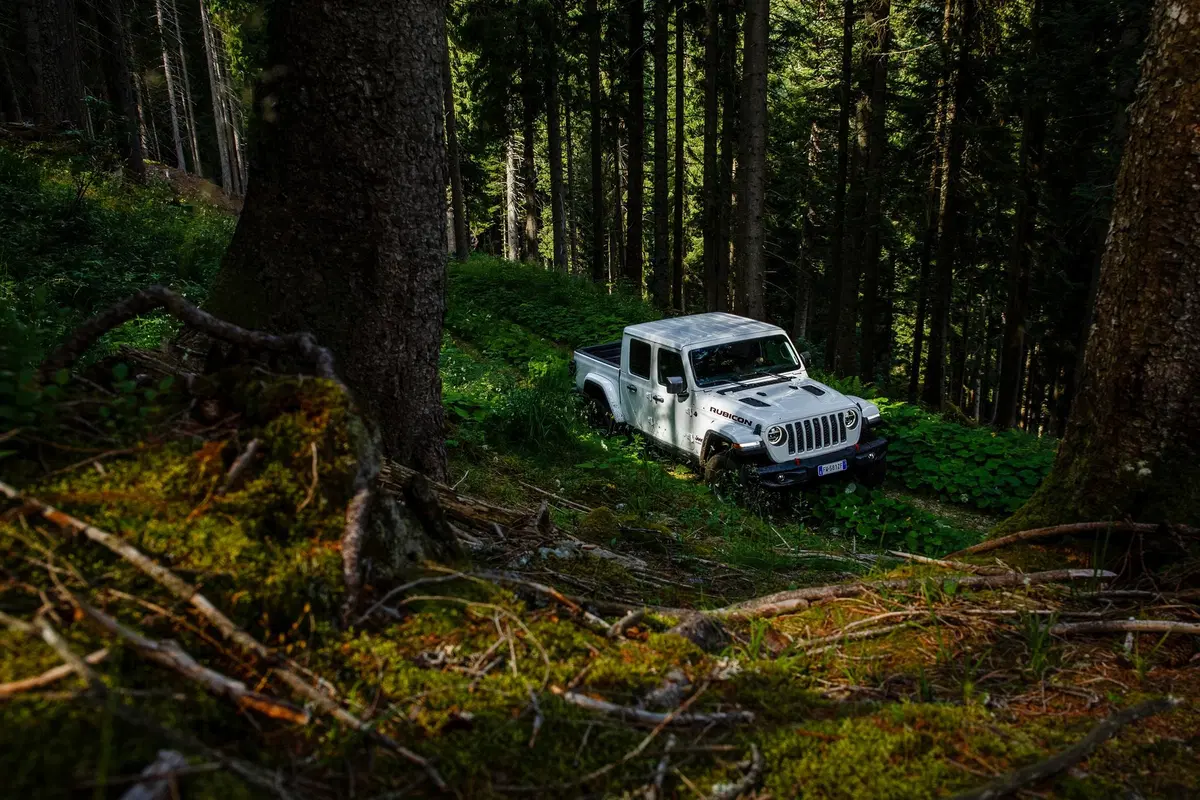 Jeep Gladiator 2020: il ritorno del pick-up americano [Video] (6)