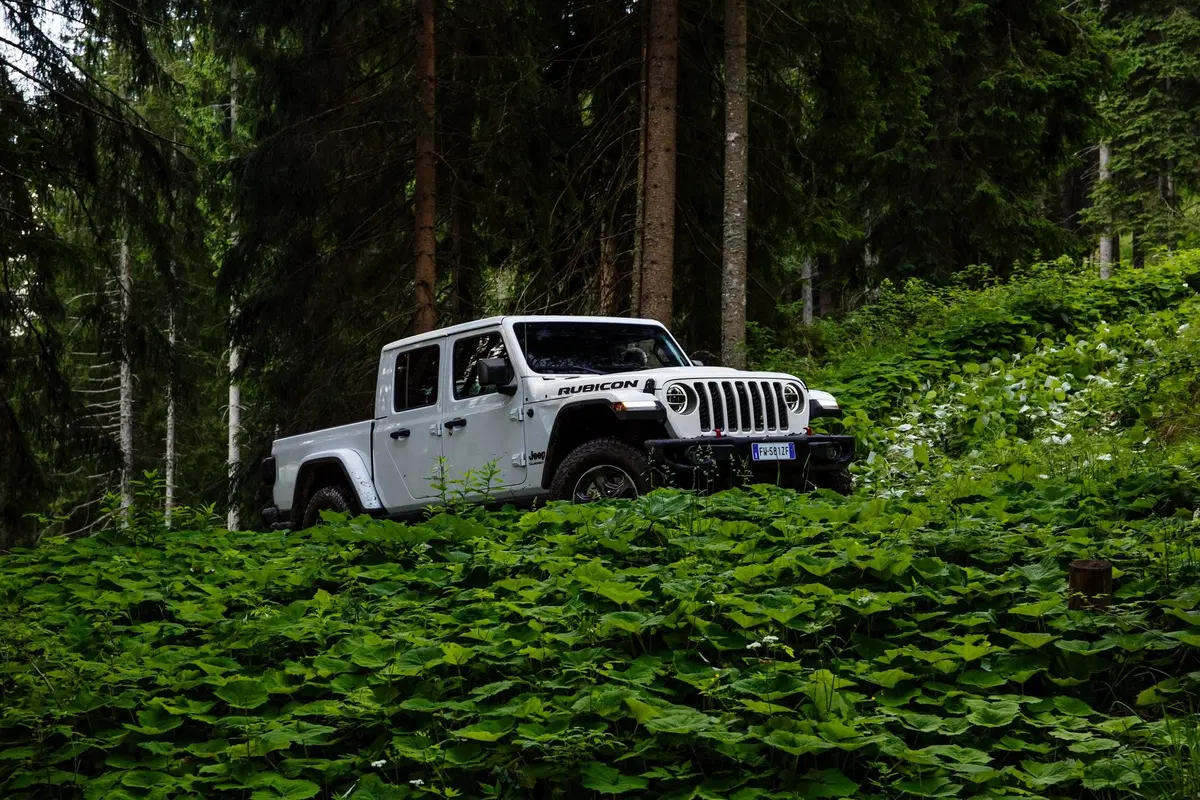Jeep Gladiator 2020: il ritorno del pick-up americano [Video] (9)