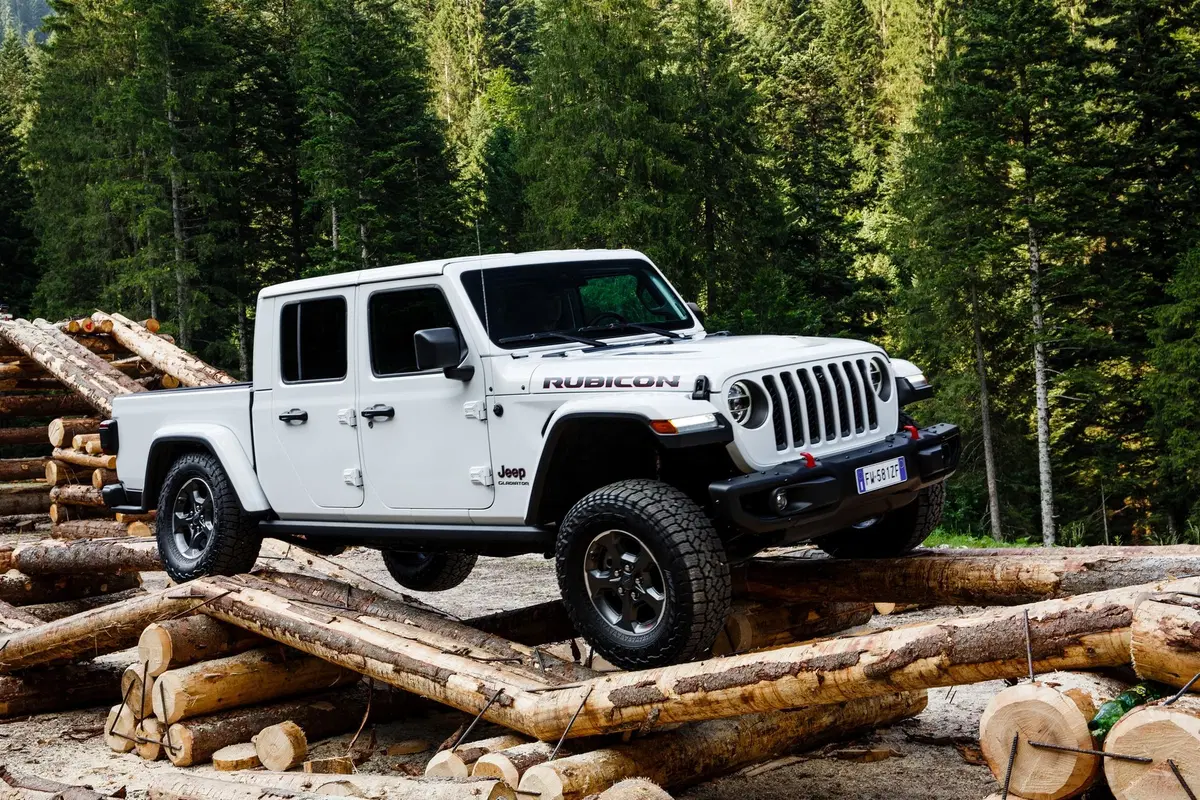 Jeep Gladiator 2020: il ritorno del pick-up americano [Video] (14)