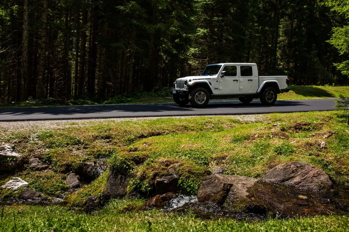 Jeep Gladiator 2020: il ritorno del pick-up americano [Video] (15)
