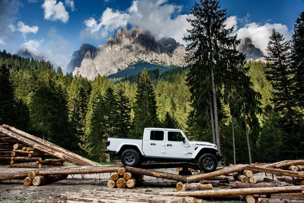 Jeep Gladiator 2020: il ritorno del pick-up americano [Video] (16)