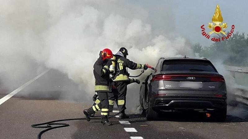 Autostrada A31, Audi Q8 si incendia. Illeso l&#039;autista