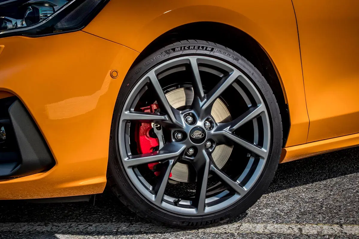 Ford Focus ST | 280 CV anti-SUV, ma a quale prezzo? [Video] (10)