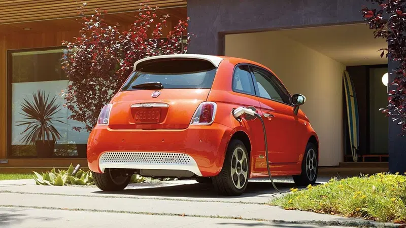 FCA, Parte la Fiat 500 elettrica: 80mila all'anno usciranno da Mirafiori [Foto e Video]