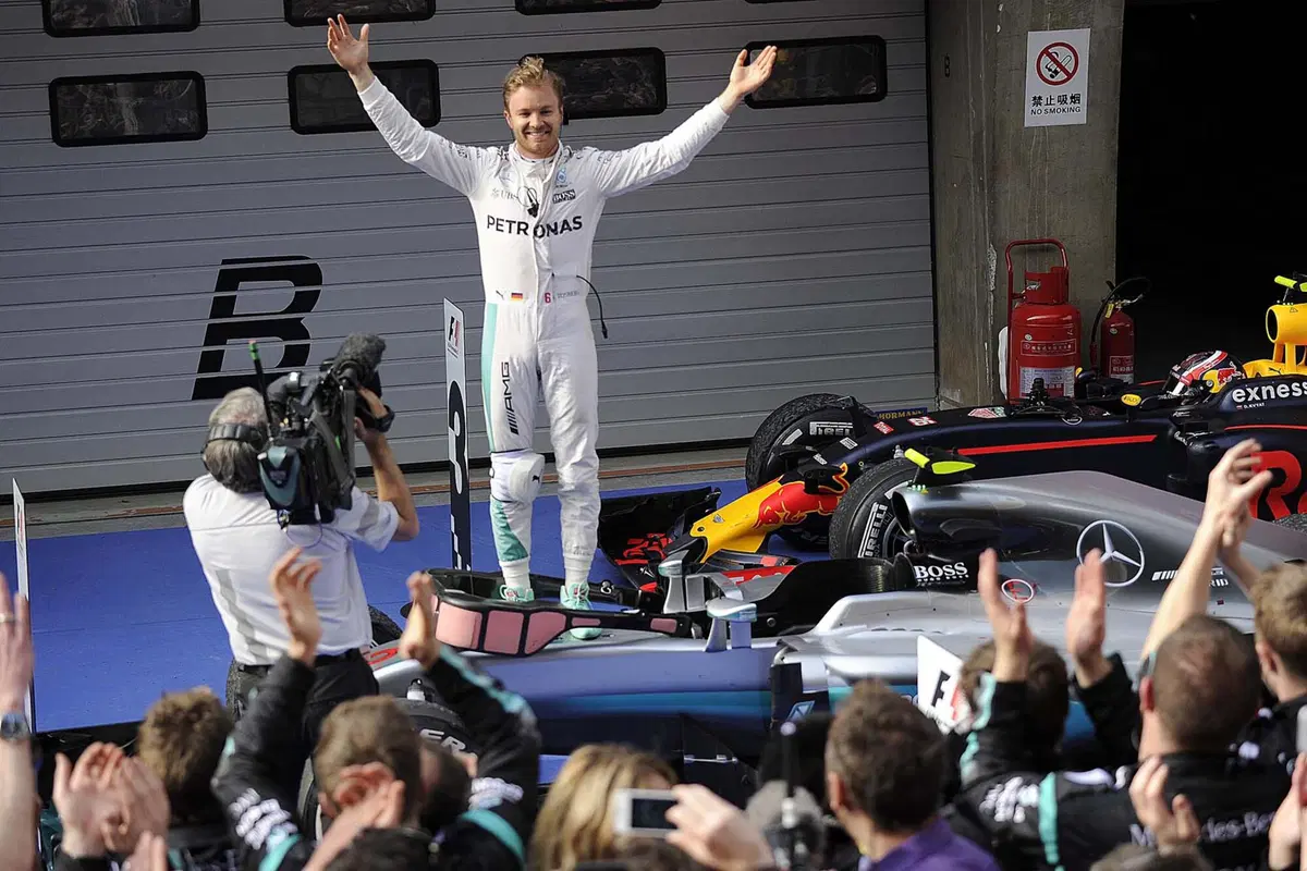 F1, Gp Cina 2016: vince Rosberg. Secondo Vettel (13)