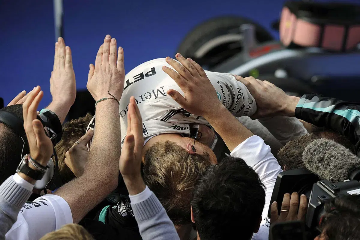 F1, Gp Cina 2016: vince Rosberg. Secondo Vettel (18)