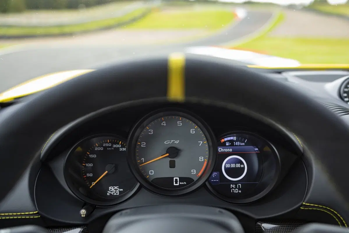 Porsche 718 Cayman GT4, in pista con il flat six aspirato (2)