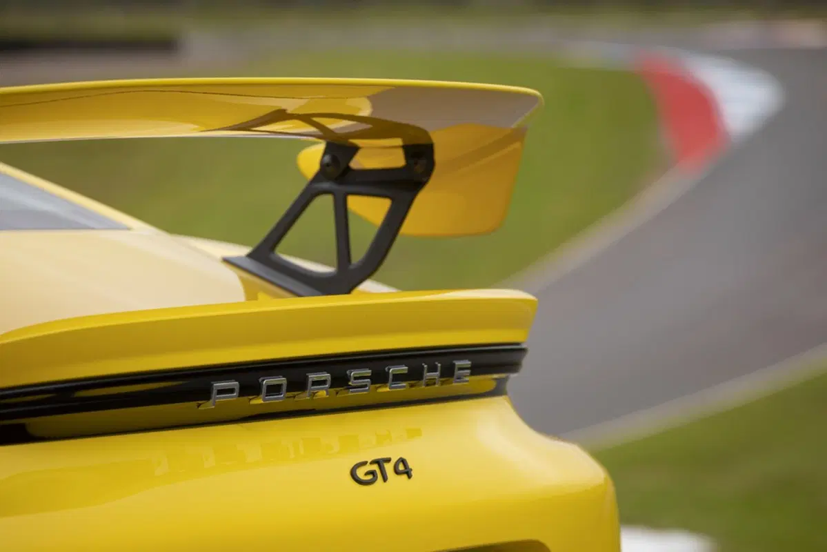 Porsche 718 Cayman GT4, in pista con il flat six aspirato (5)