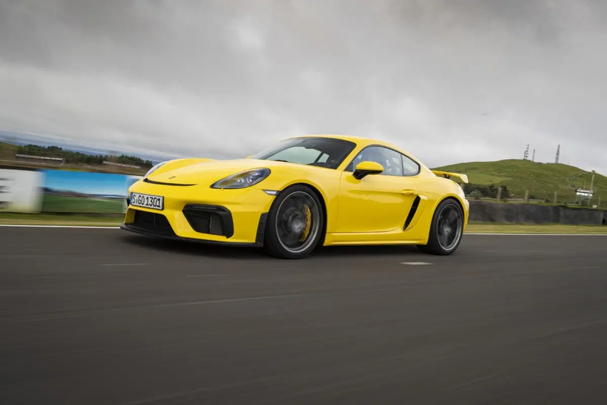 Porsche 718 Cayman GT4, in pista con il flat six aspirato (7)