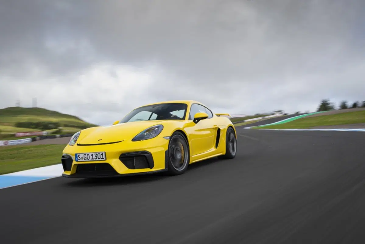 Porsche 718 Cayman GT4, in pista con il flat six aspirato (8)