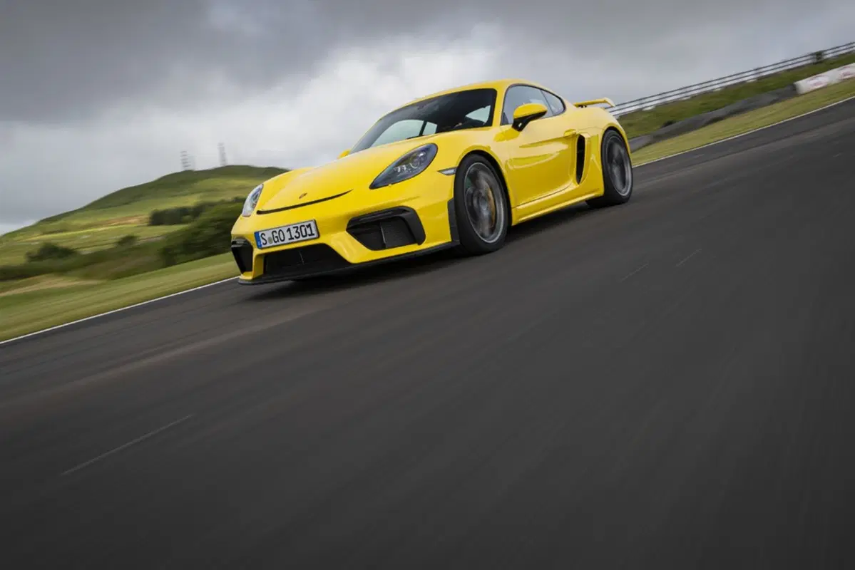 Porsche 718 Cayman GT4, in pista con il flat six aspirato (9)