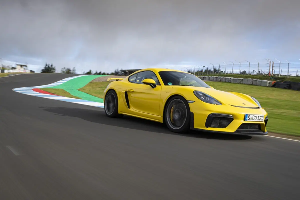 Porsche 718 Cayman GT4, in pista con il flat six aspirato (13)