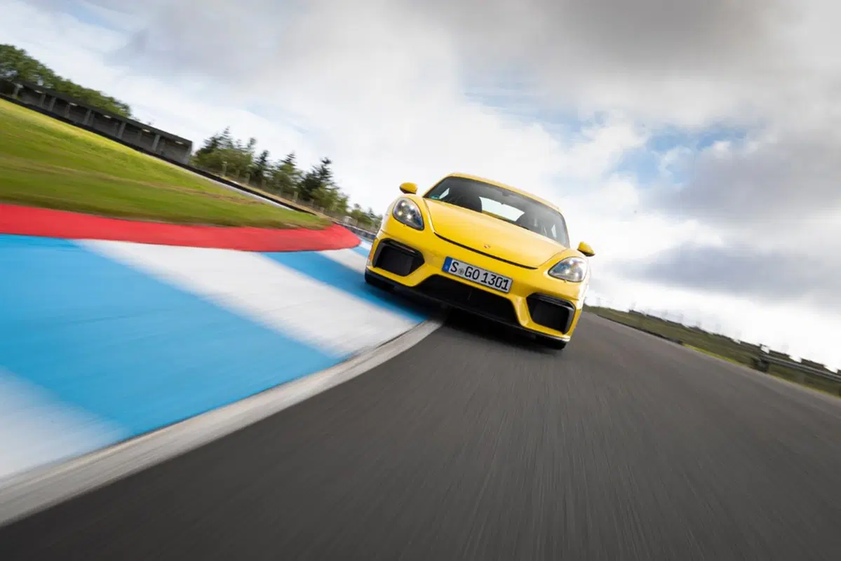 Porsche 718 Cayman GT4, in pista con il flat six aspirato (14)