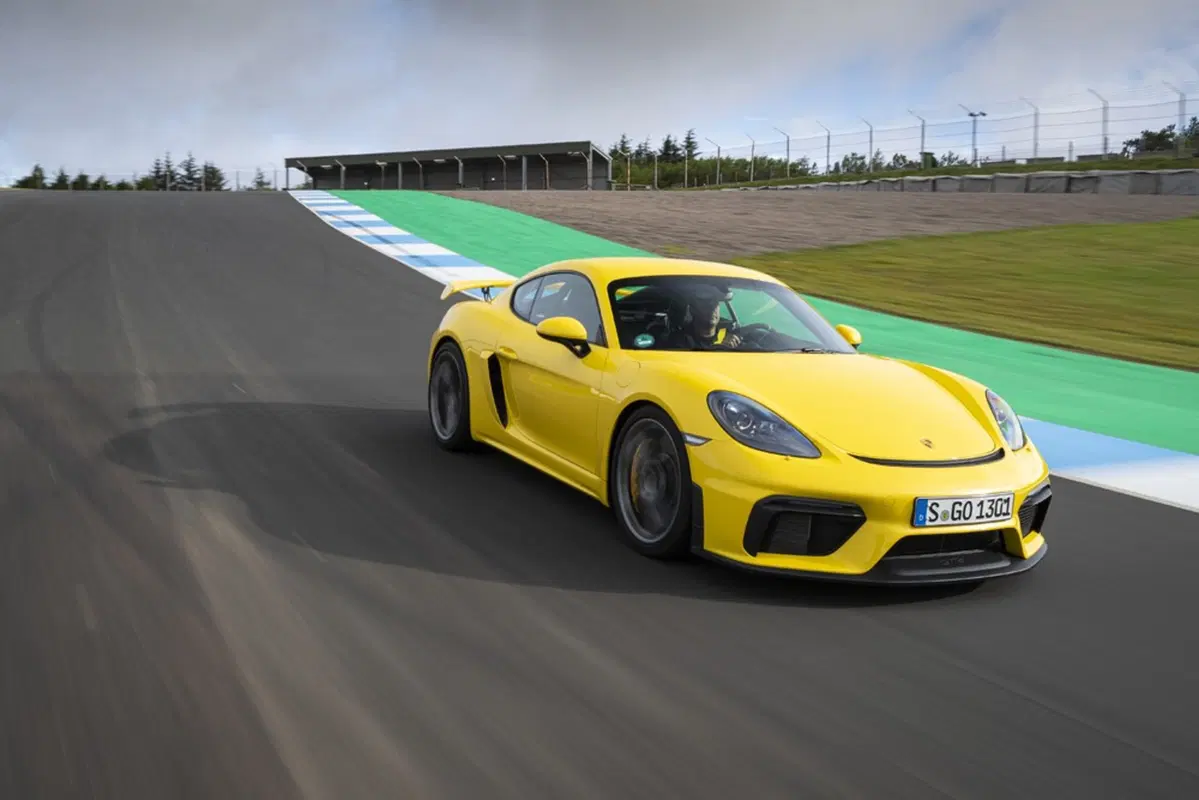 Porsche 718 Cayman GT4, in pista con il flat six aspirato (18)