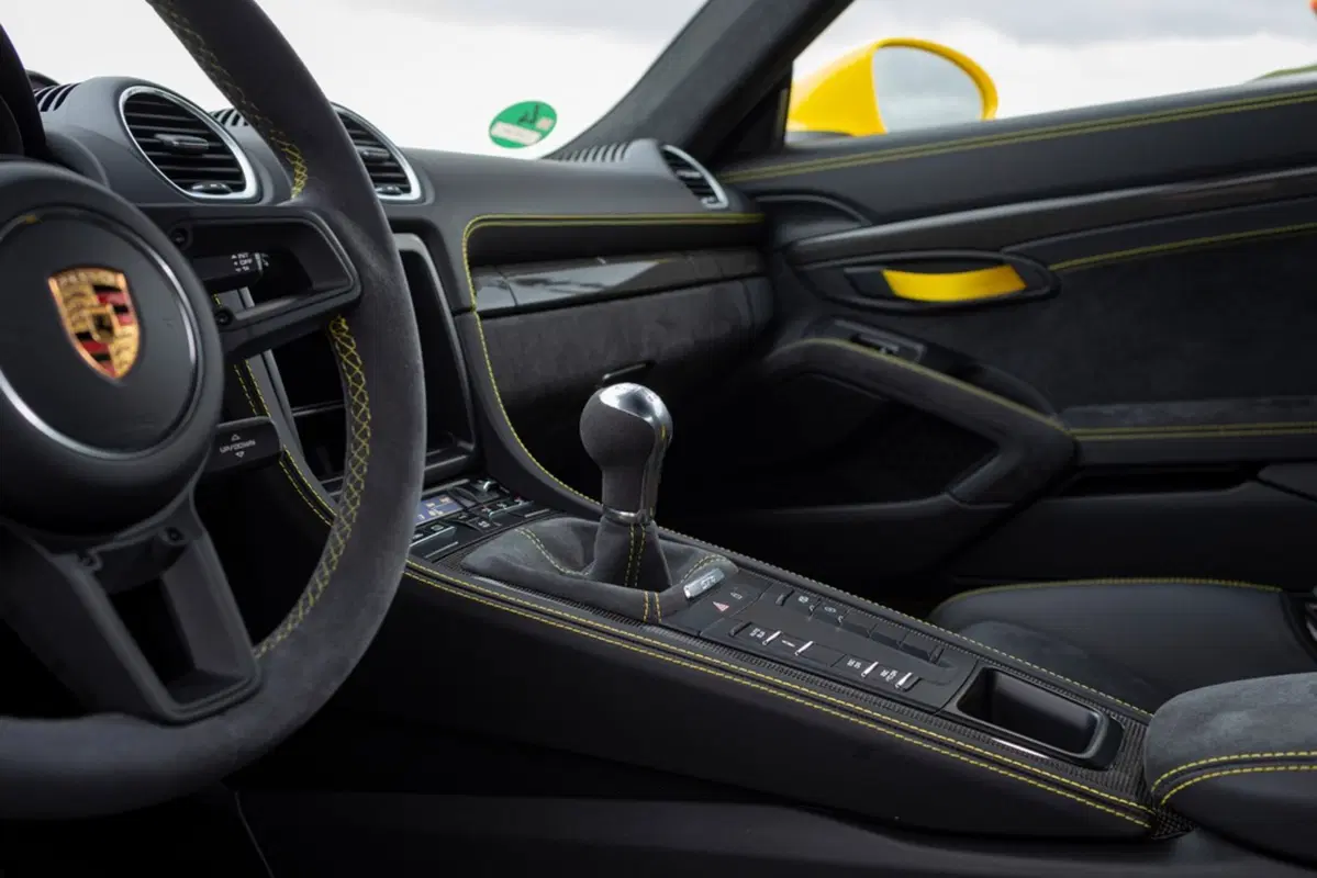 Porsche 718 Cayman GT4, in pista con il flat six aspirato (26)