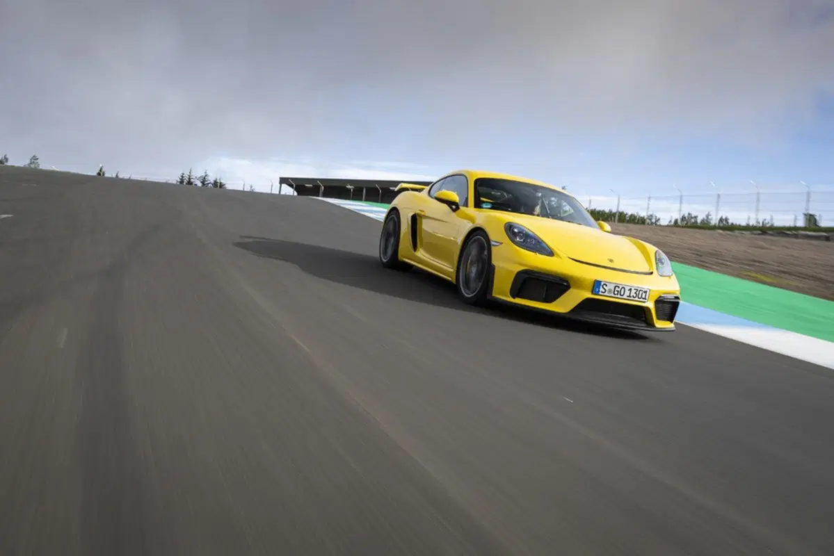 Porsche 718 Cayman GT4, in pista con il flat six aspirato (24)