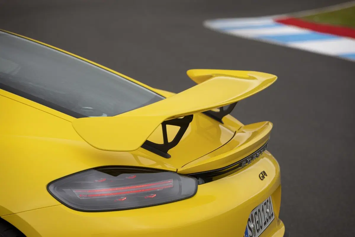 Porsche 718 Cayman GT4, in pista con il flat six aspirato (25)