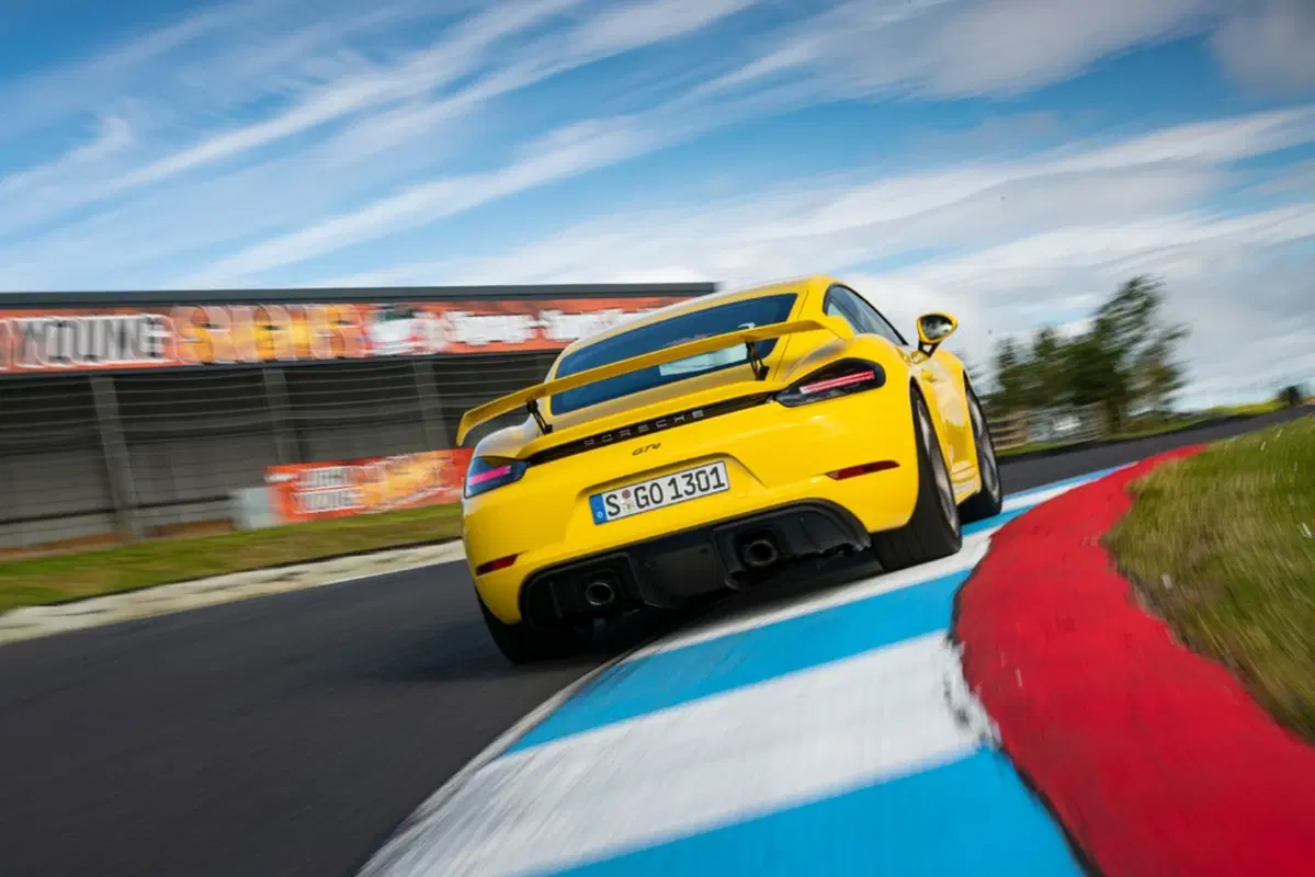 Porsche 718 Cayman GT4, in pista con il flat six aspirato (21)