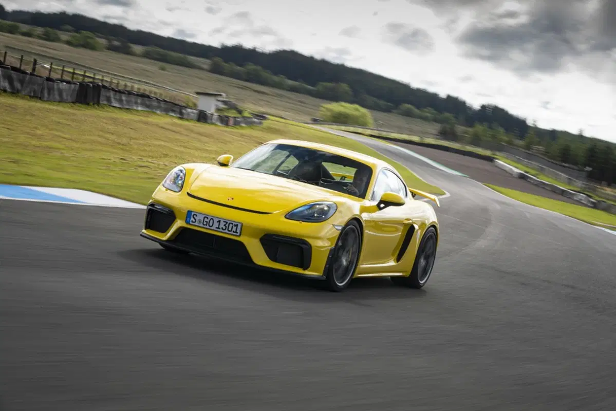 Porsche 718 Cayman GT4, in pista con il flat six aspirato (19)