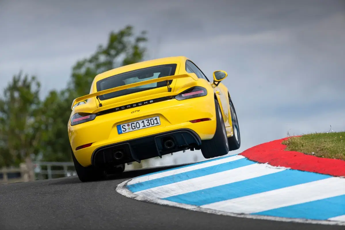 Porsche 718 Cayman GT4, in pista con il flat six aspirato (30)