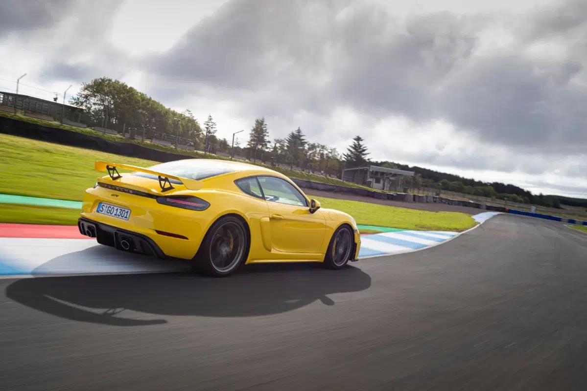 Porsche 718 Cayman GT4, in pista con il flat six aspirato (29)