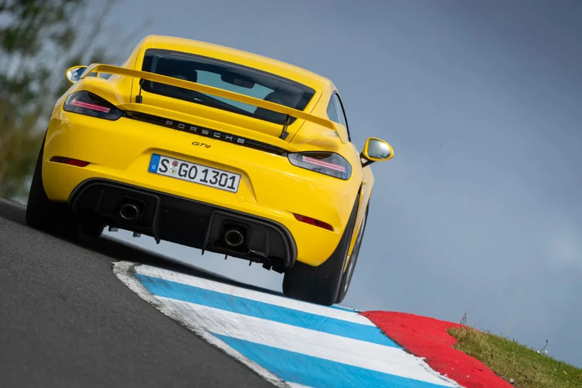 Porsche 718 Cayman GT4, in pista con il flat six aspirato (31)