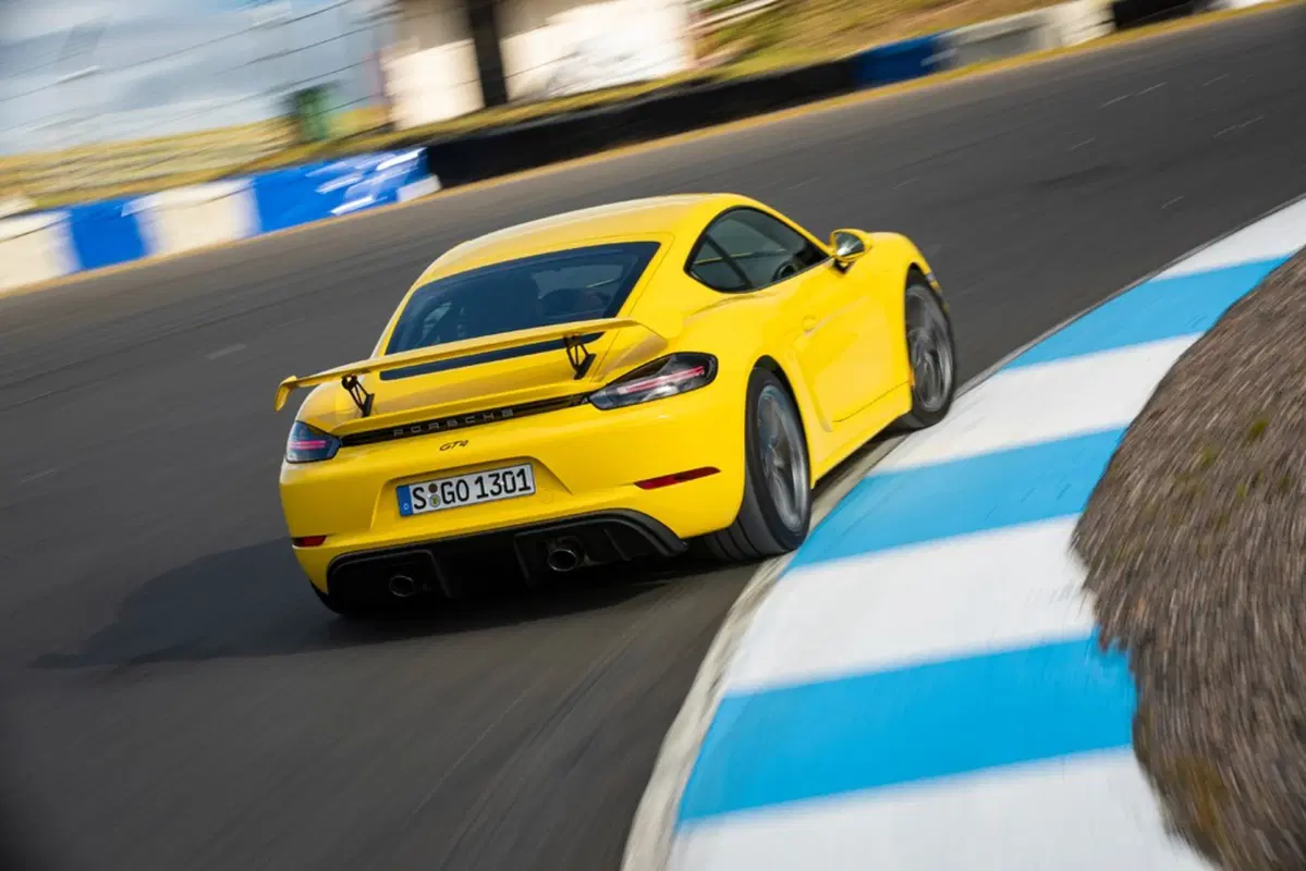 Porsche 718 Cayman GT4, in pista con il flat six aspirato (34)