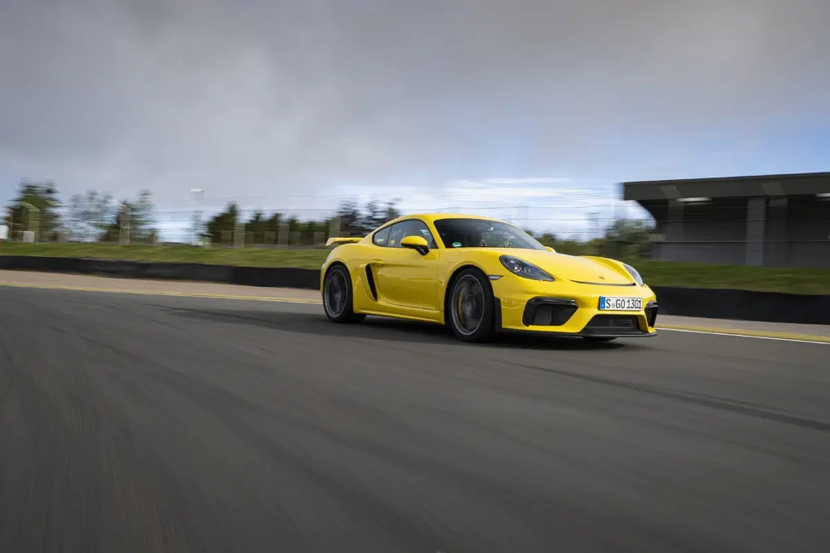 Porsche 718 Cayman GT4, in pista con il flat six aspirato (40)