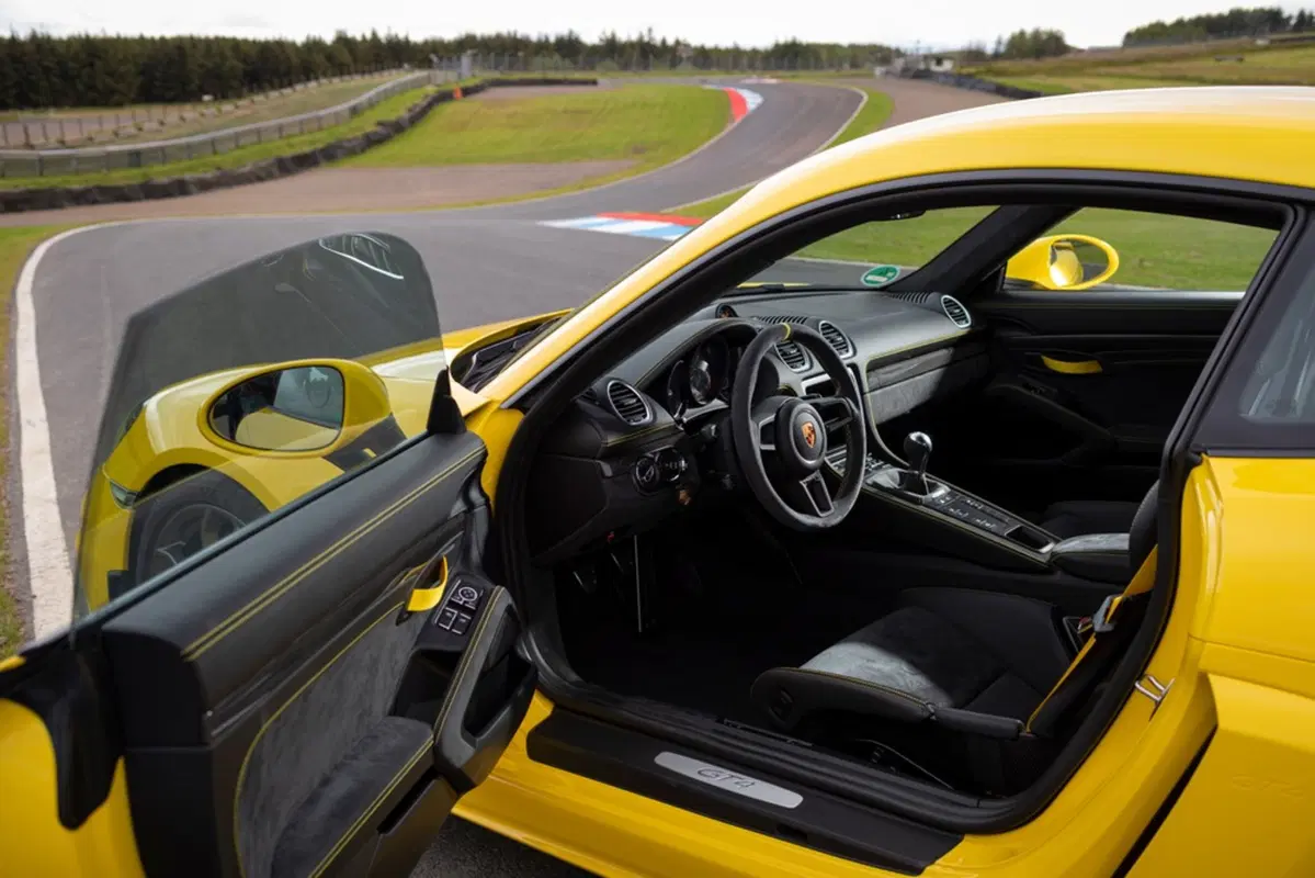 Porsche 718 Cayman GT4, in pista con il flat six aspirato (36)