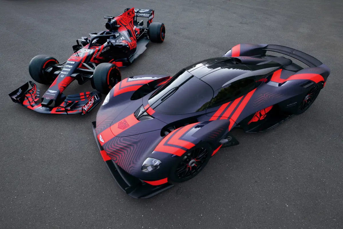 Aston Martin Valkyrie: eccola in livrea Red Bull (5)