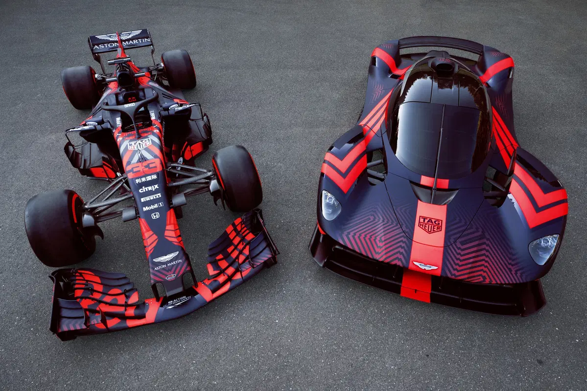 Aston Martin Valkyrie: eccola in livrea Red Bull (6)