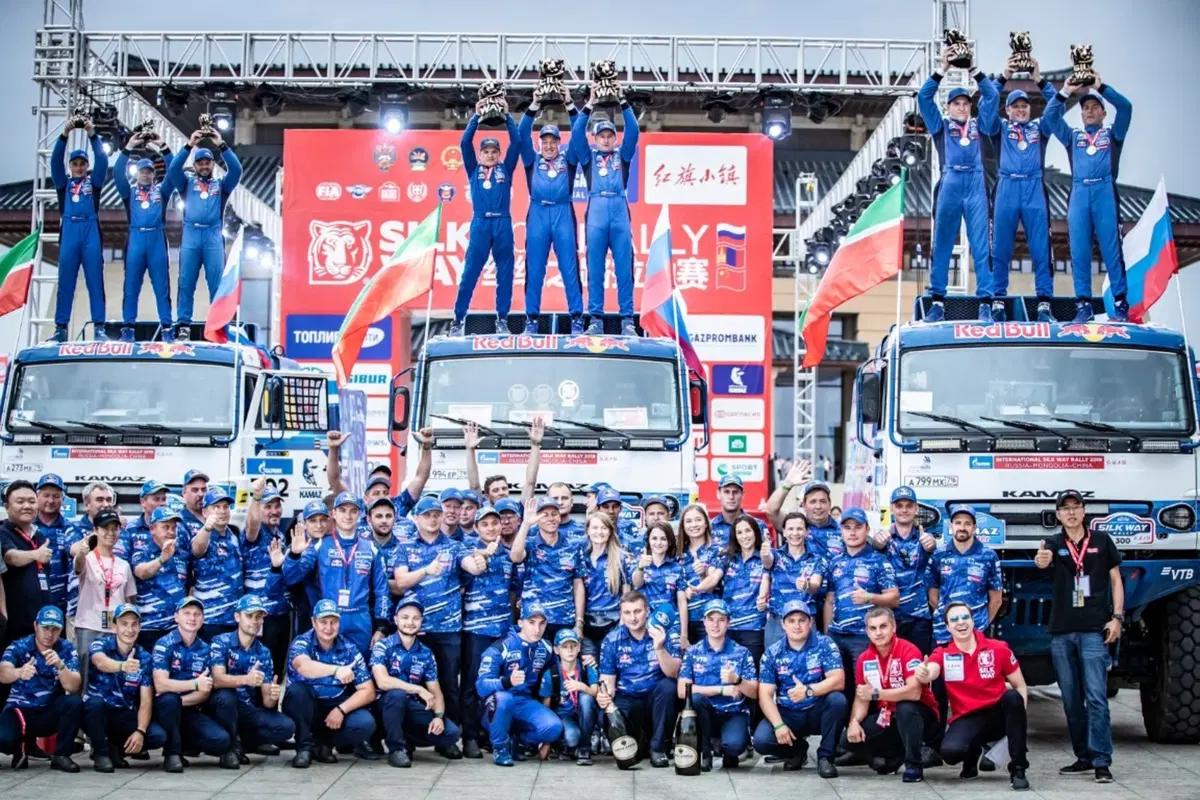 Silk Way Rally 2019. Al-Attyah (Toyota), Sunderland (KTM), Shibalov (Kamaz): le Tigri Bianche (16)