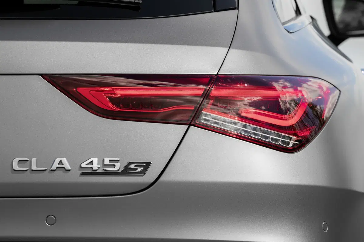Mercedes-AMG CLA 45 S: 421 CV anche per la Shooting Brake (8)