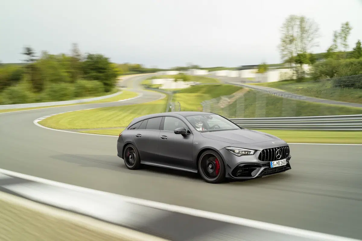 Mercedes-AMG CLA 45 S: 421 CV anche per la Shooting Brake (3)