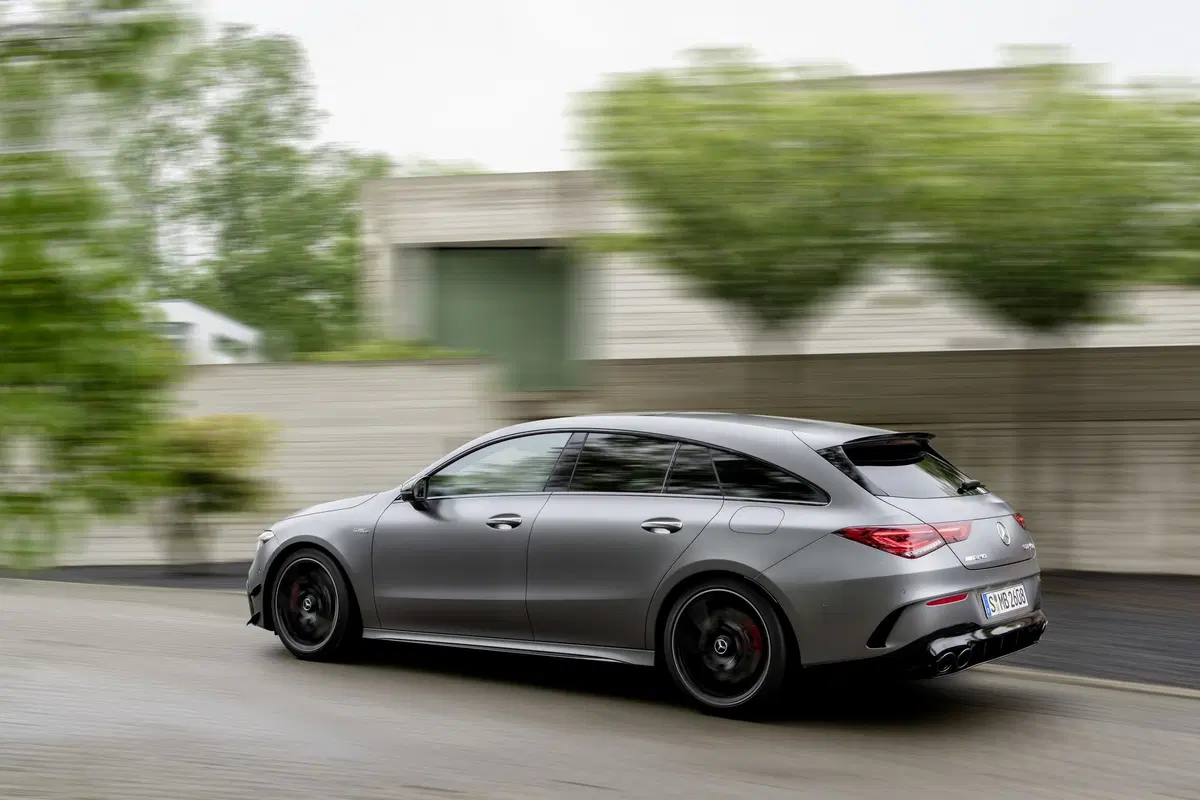 Mercedes-AMG CLA 45 S: 421 CV anche per la Shooting Brake (14)