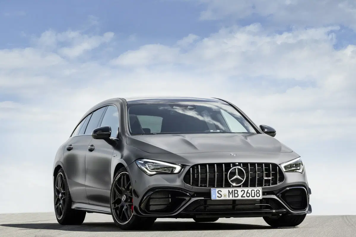 Mercedes-AMG CLA 45 S: 421 CV anche per la Shooting Brake (12)