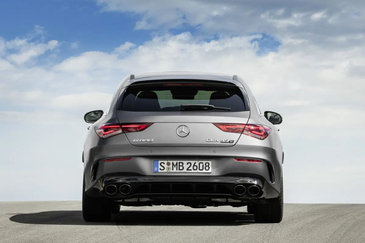 Mercedes-AMG CLA 45 S: 421 CV anche per la Shooting Brake (11)