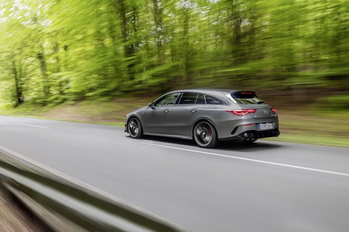 Mercedes-AMG CLA 45 S: 421 CV anche per la Shooting Brake (7)