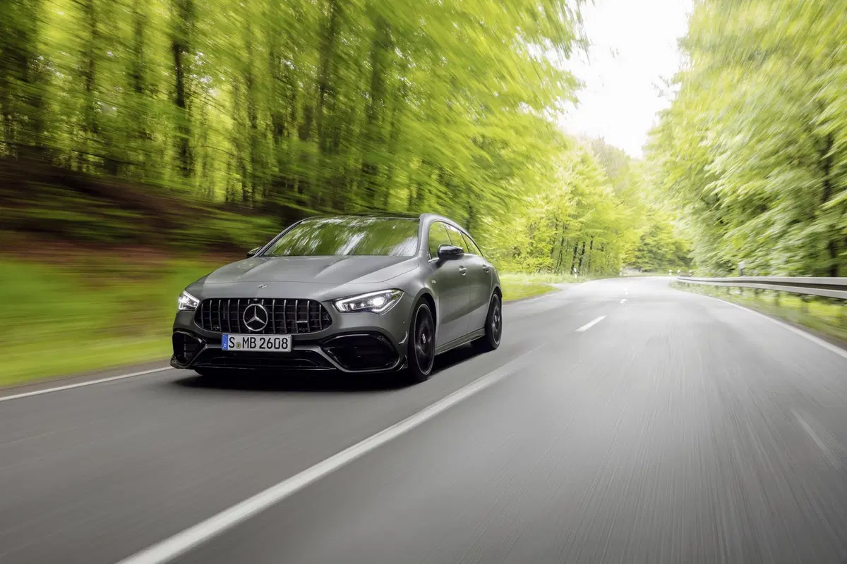 Mercedes-AMG CLA 45 S: 421 CV anche per la Shooting Brake (18)