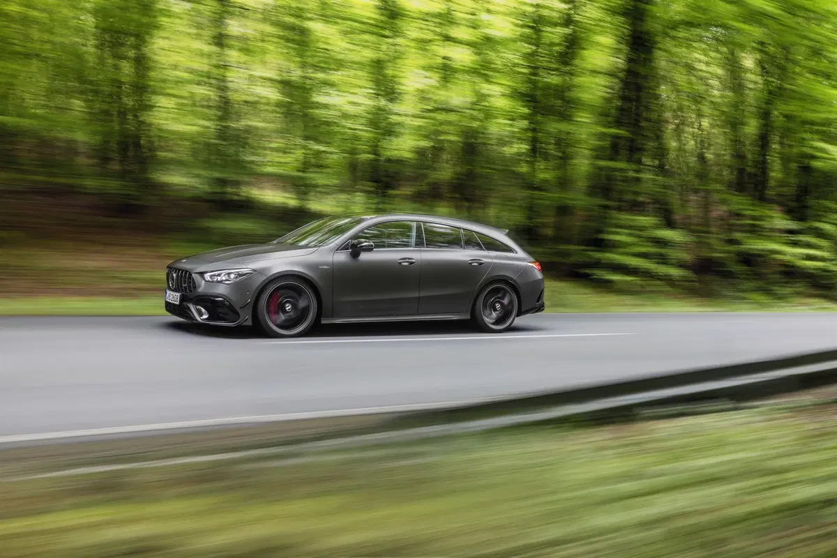 Mercedes-AMG CLA 45 S: 421 CV anche per la Shooting Brake (13)