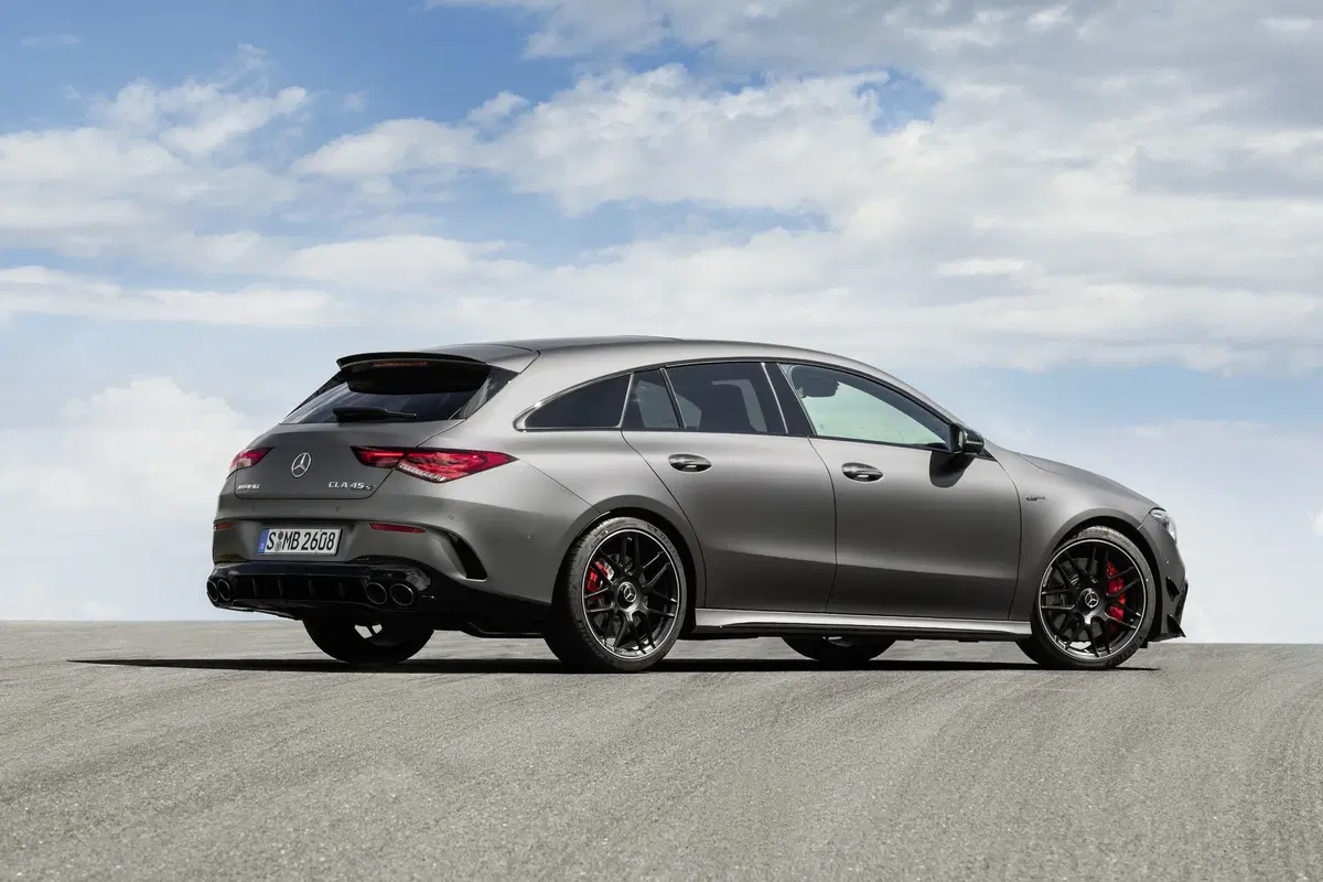 Mercedes-AMG CLA 45 S: 421 CV anche per la Shooting Brake (19)